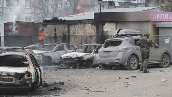 Varios vehículos se incendiaron y algunos edificios resultaron afectados tras el ataque.