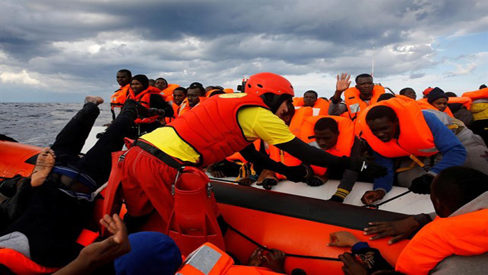 Miles de personas pierden la vida cada año en su intento por cruzar el Mediterráneo.