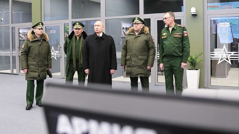 Rusia se centrará en desarrollar los sistemas de ataque no tripulados y la protección individual del personal militar, informó el jefe de Estado.