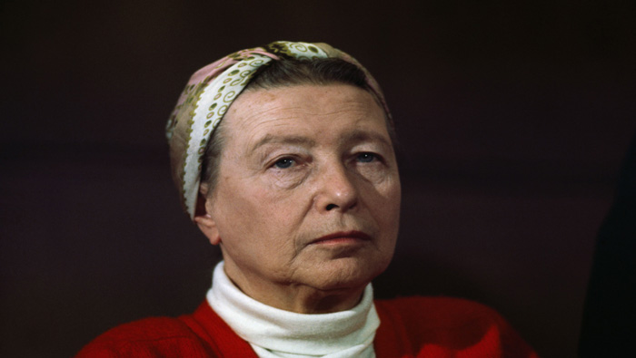 De Beauvoir cuestionó el modelo de pareja y familia que el sistema impone.