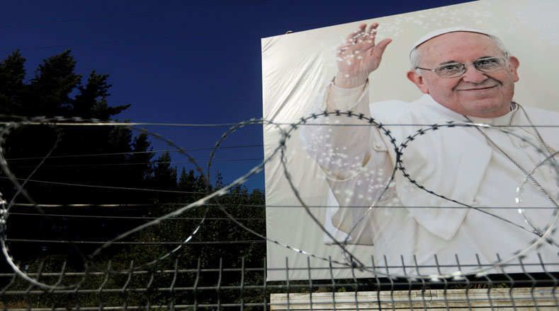 Previo a la llegada del papa han quemado iglesias. Ante una posible amenaza el Estado ha desplegado más de 4 mil efectivos de seguridad con armamento pesado 