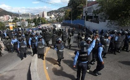 Security forces face off with demonstrators protesting the re-election of Hernandez in Tegucigalpa, Honduras January 23, 2018. 