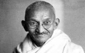 Gandhi tenía una dentadura postiza y solo la utilizaba para comer.