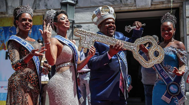 Las figuras del rey Momo y la reina del Carnaval no podían faltar, quienes serán los encargados de oficiar las actividades carnestolendas hasta el inicio de la Cuaresma.