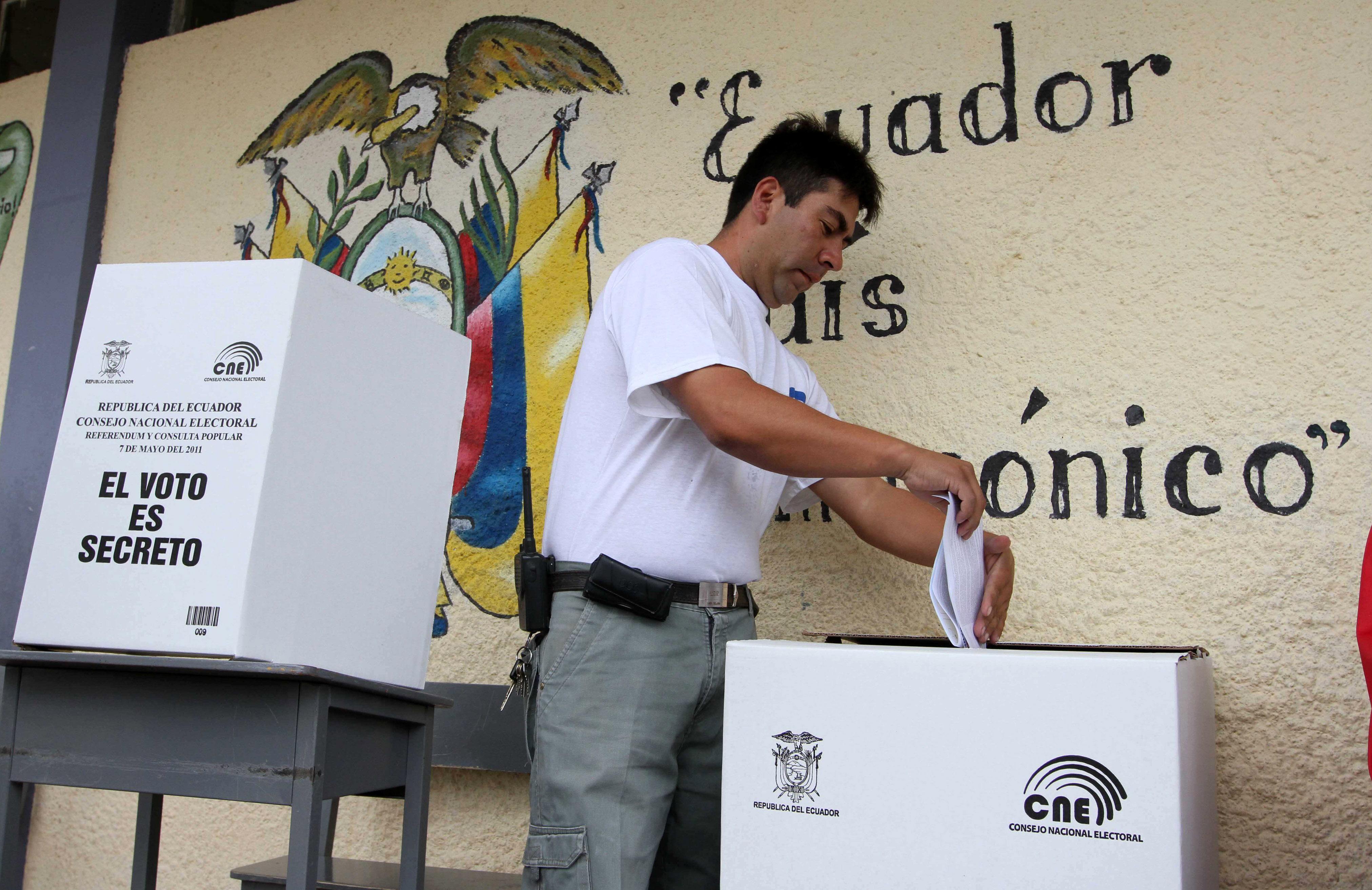 Los ciudadanos ecuatorianos votaron a favor de esta propuesta de ley con un 70 por ciento de aceptación.