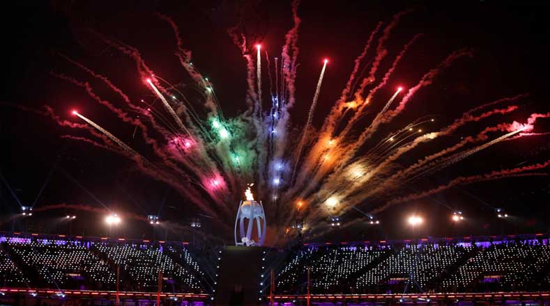 La ceremonia de apertura inició con el encendido de la antorcha olímpica, anunciando que los juegos ya estaban listos para comenzar.