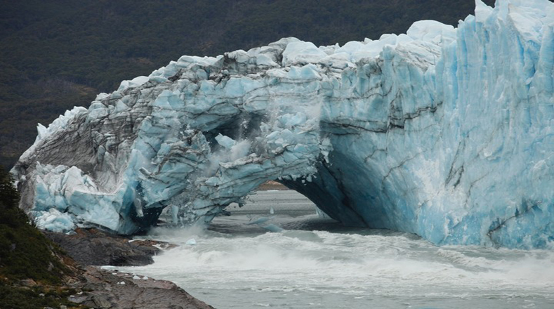 Impresionante derrumbe del glaciar Perito Moreno en Argentina