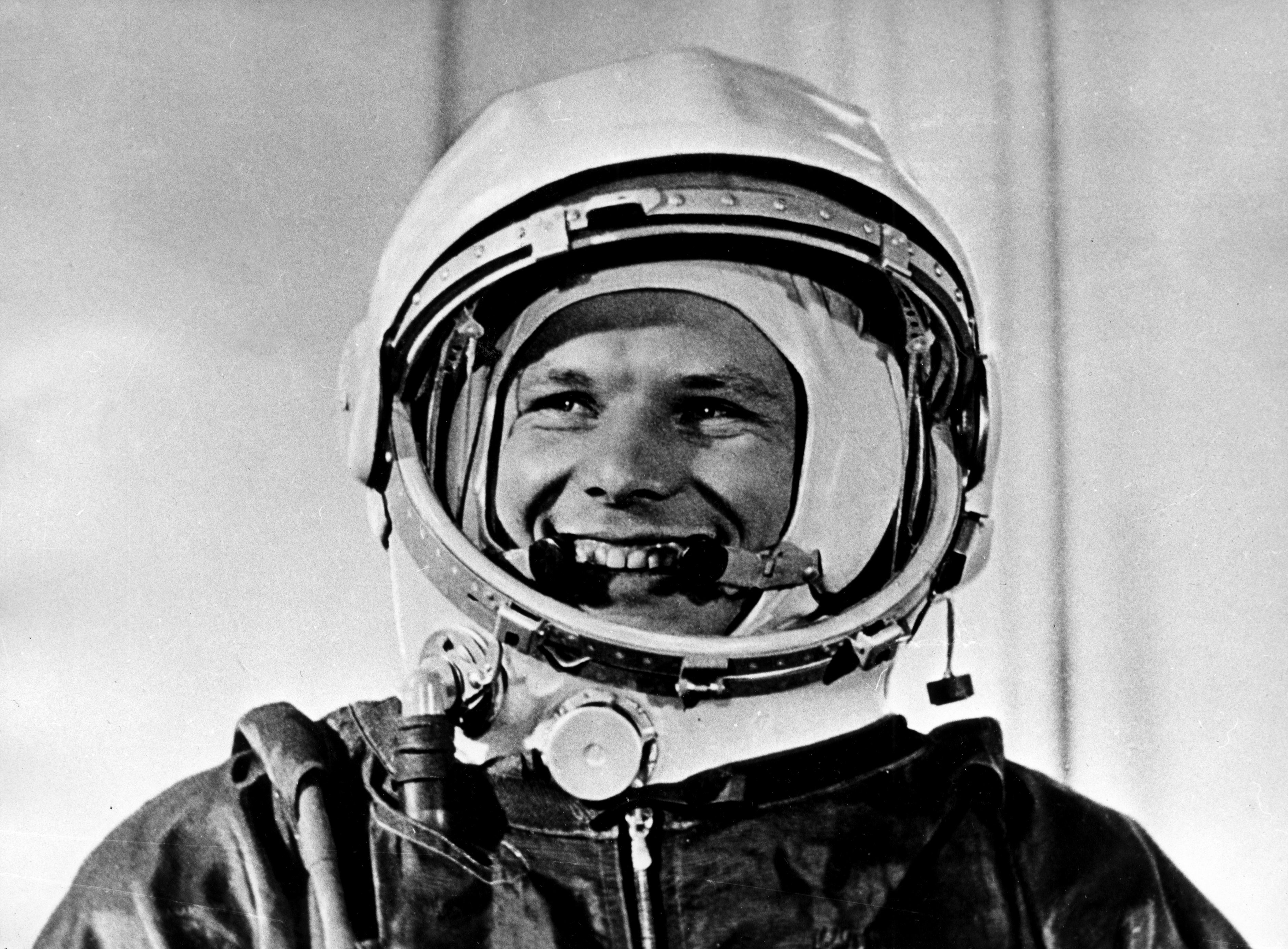 La identidad del piloto de la nave supersónica que se cruzó con el caza en el que viajaba Gagarin nunca ha sido revelada.