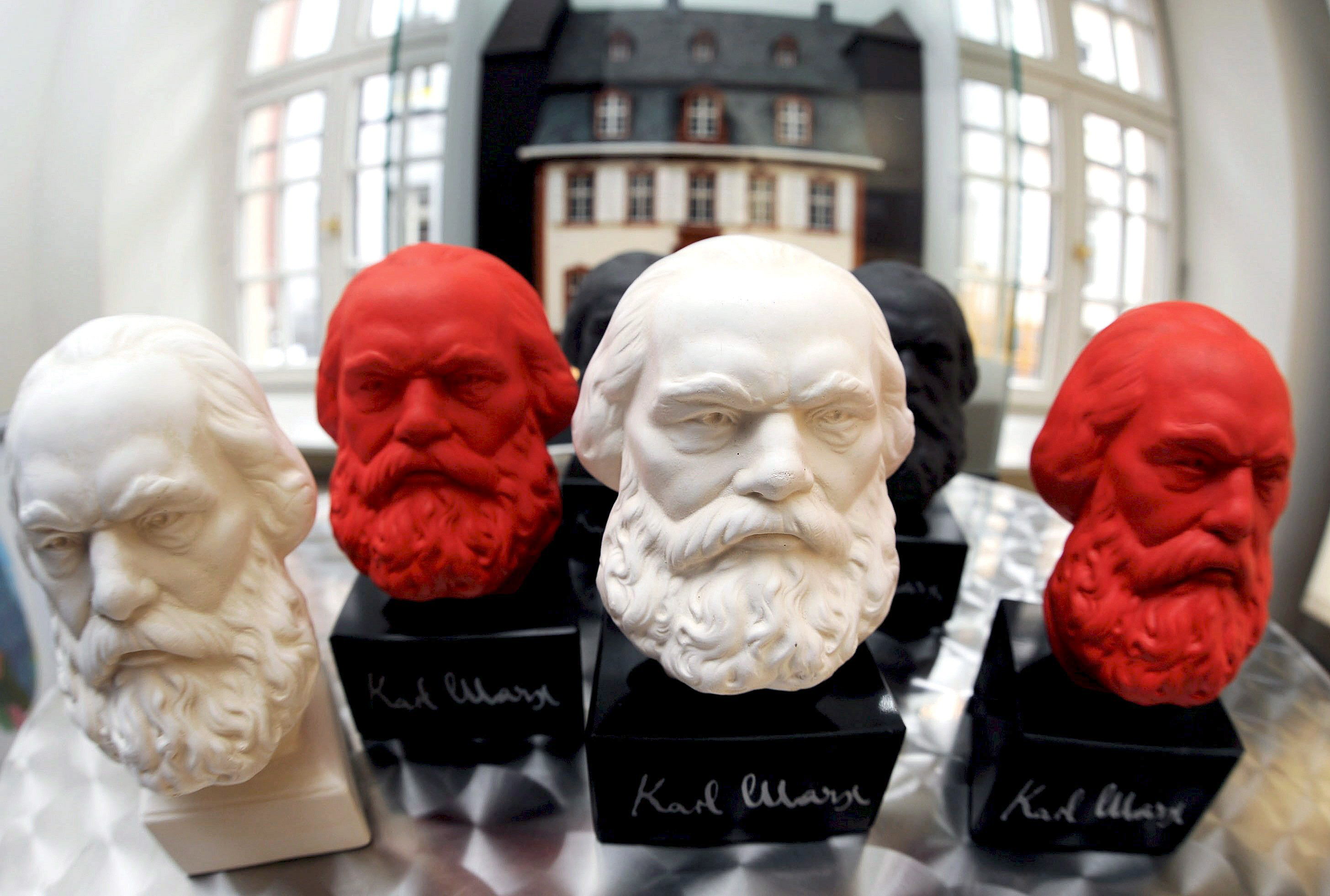 Homenaje al intelectual alemán Karl Marx