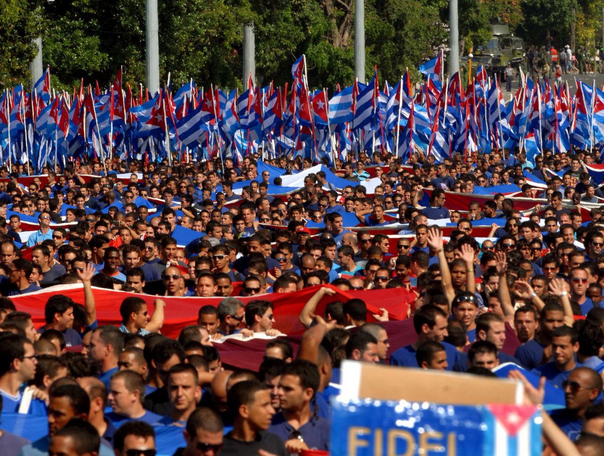 Pueblo cubano celebra con masivo desfile el Día del Trabajador