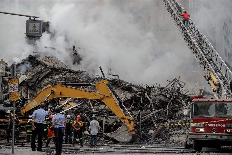 Alrededor de 400 personas se quedaron sin hogar tras el derrumbe del edificio en Sao Paulo.