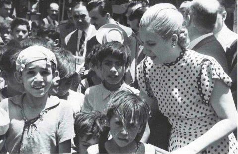 El pueblo argentino conmemora 68 años de la muerte de Eva Perón.