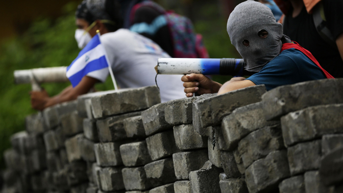 Varios fallecidos y heridos dejan las manifestaciones violentas en el país centroamericano.