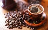 La cafeína es, desde el punto de vista medicinal, un estimulante de neuronas y una droga psicoactiva.