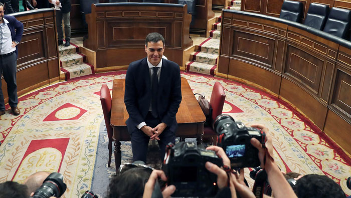 El nuevo presidente de Gobierno de España será el secretario general del PSOE, Pedro Sánchez, quien asistirá a su investidura el próximo lunes. 
