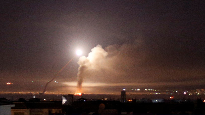 Dos misiles caen cerca del aeropuerto de Damasco, Siria