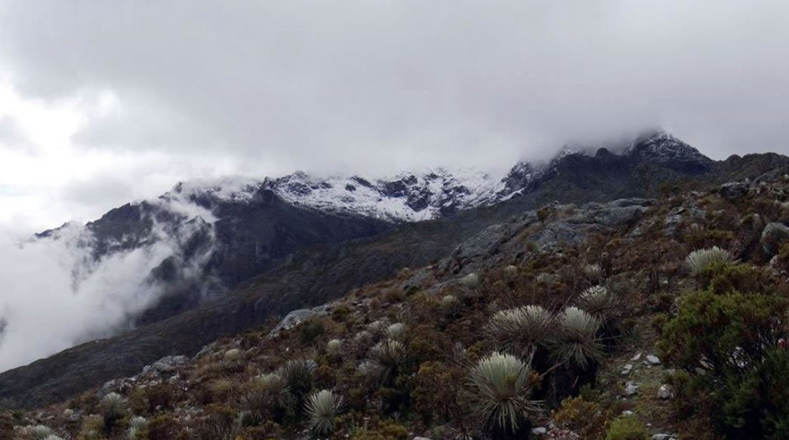 Majestuoso paisaje nevado en páramos de Mérida, Venezuela