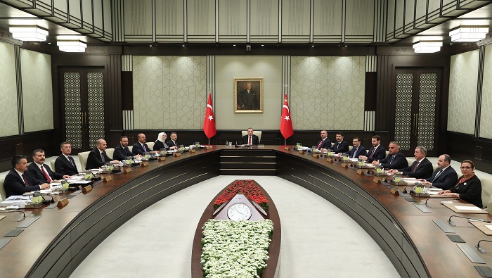El estado de emergencia en Turquía fue establecido para sanear la administración pública de los seguidores de Fethullah Gulen.