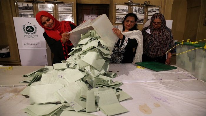 Los pakistaníes votaron para elegir a los diputados del nuevo Parlamento.