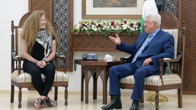 La joven fue recibida por el presidente Mahmud Abás, quien la considera "un modelo y un ejemplo de la lucha popular palestina por la libertad, la independencia y el establecimiento de un Estado palestino".