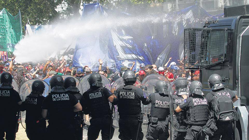 La Policía Bonaerense, Gendarmería y efectivos de civil reprimieron el festejo por los 40 años de la organización.
