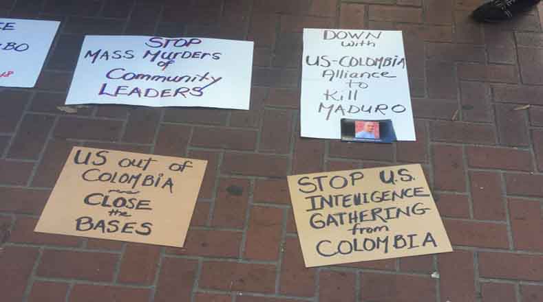 La marcha rechaza los constantes ataques y asesinatos de defensores de derechos humanos y líderes sociales en Colombia. 