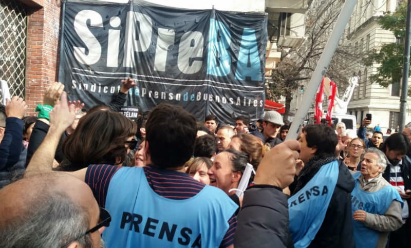 El titular del Sistema Federal de Medios y el presidente de Télam, deberán presentarse este martes ante el Senado de Argentina para dar cuenta del polémico caso.