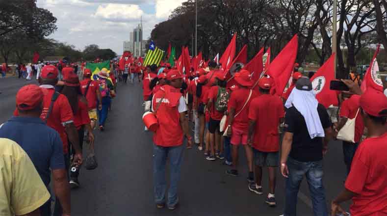 Unos cinco mil campesinos llegaron el martes para sumarse a la marcha que pide la liberación de Lula.