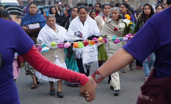 Marichuy and members of the CIG and CNI marching with the Nahuatl people in San Pedro Tlanixco.