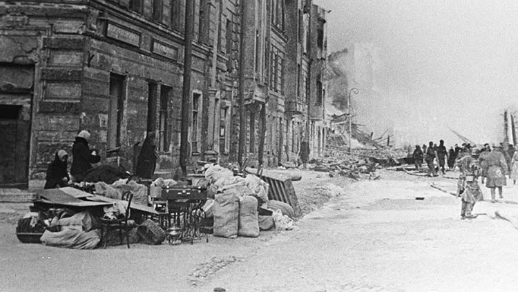 La ciudad sufrió un fuerte bloqueo por parte de Adolf Hitler por su ubicación estratégica para invadir a la Unión Soviética.