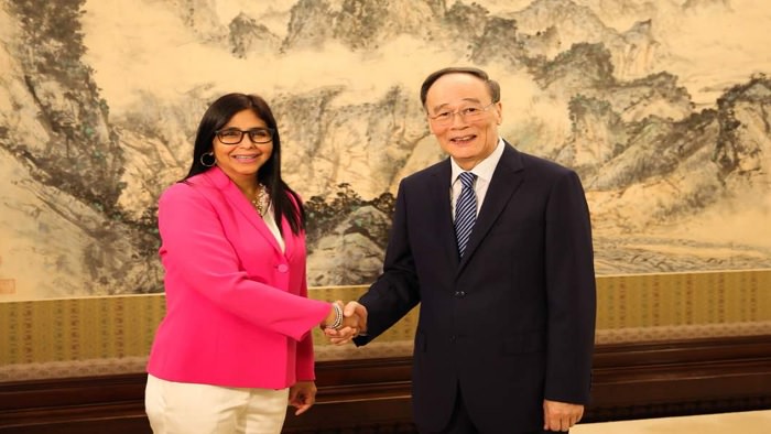 La vicepresidente de Venezuela, Delcy Rodríguez, se reunió con su homólogo chino, Wang Qishan en el país asiático.