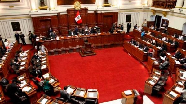 El presidente del Congreso de Perú, Daniel Salverry, explicó que el debate se realizará en cumplimiento a la exigencia del presidente.