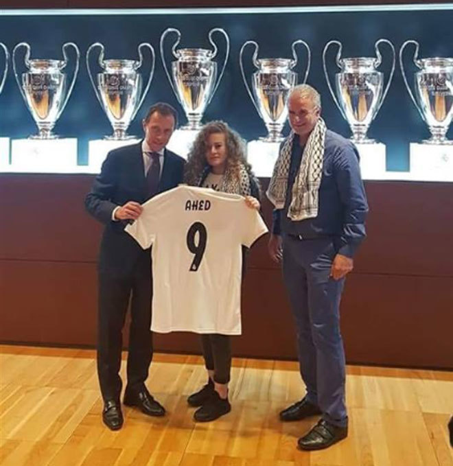 El encuentro se llevó a cabo en el estadio Santiago Bernabéu en Madrid, ciudad donde ha sido recibida para denunciar la persecución de Israel contra Palestina.