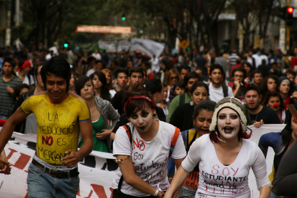 Universitarios reclaman el fin de la política contra la educación superior pública en Colombia.