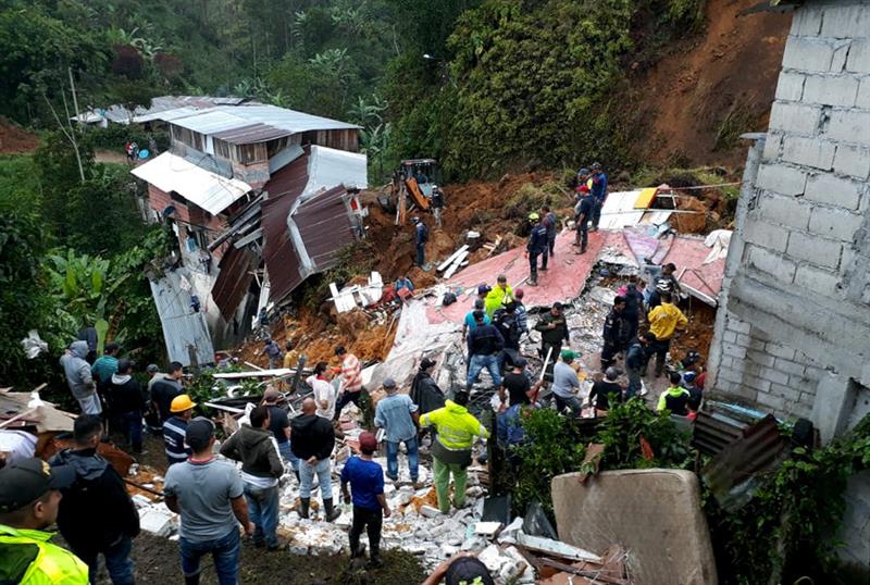 Las autoridades colombianas advierten que la cifra de víctimas puede aumentar y los operativos de rescate continúan.