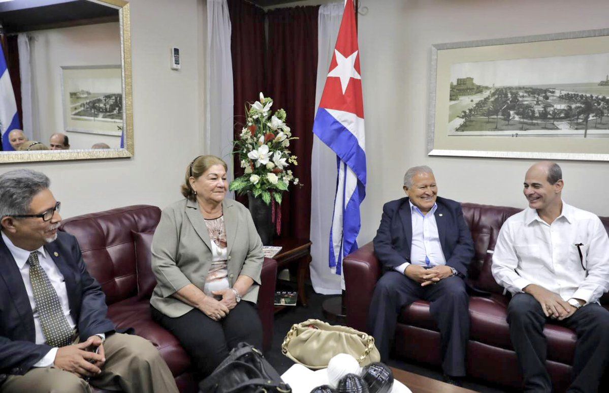 Sánchez Cerén está en Cuba para reunirse con su homólogo Miguel Díaz-Canel.