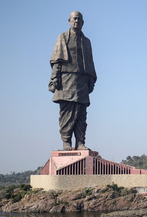 La gigantesca estatua del líder de la independencia india fue finalizada este mes después de cinco años de trabajo y tuvo un costo aproximado de 350 millones de euros.