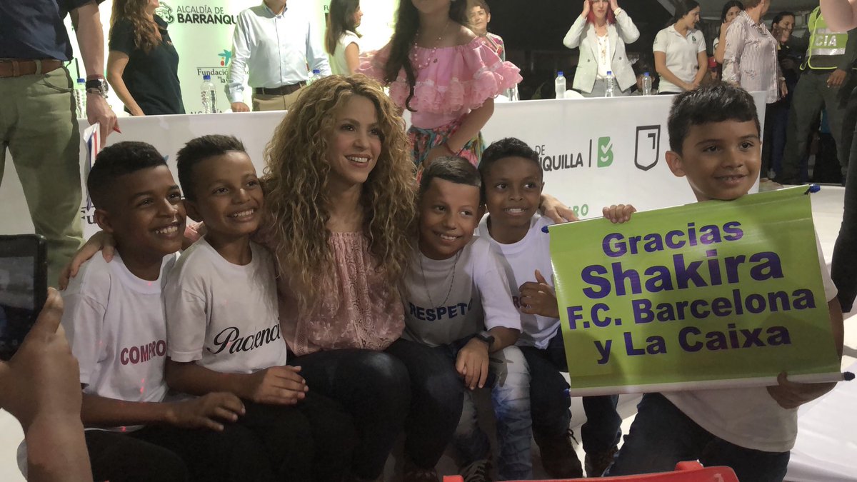 La artista anunció la construcción de dos colegios a cargo de tres fundaciones, entre ellas, la que dirige Shakira y la fundación del club de fútbol Barcelona.