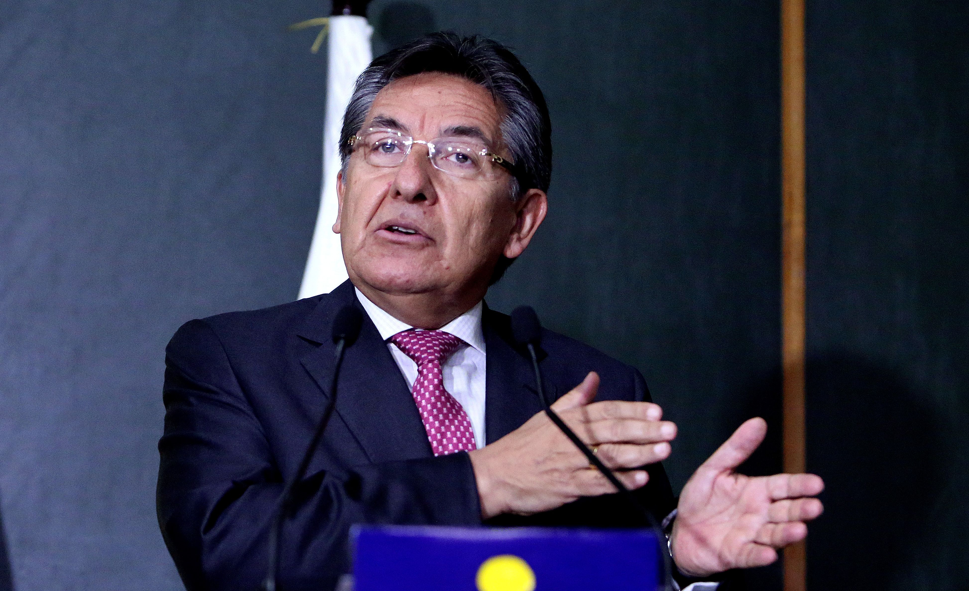 Senadores colombianos instan al fiscal general a presentar su renuncia por su vinculación con la corrupción en Odebrecht.