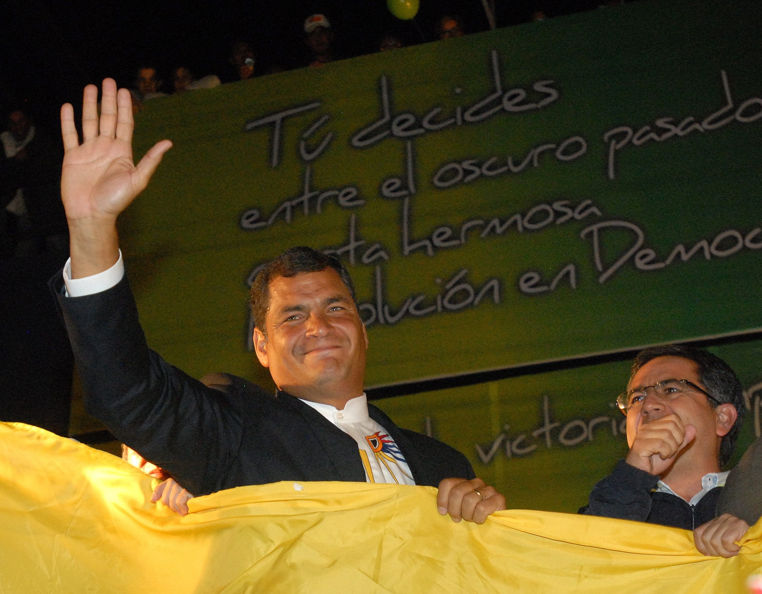 El juicio contra Rafael Correa se encuentra suspendido hasta que sea detenido o se entregue voluntariamente a la justicia ecuatoriana, ya que no puede ser juzgado en ausencia.