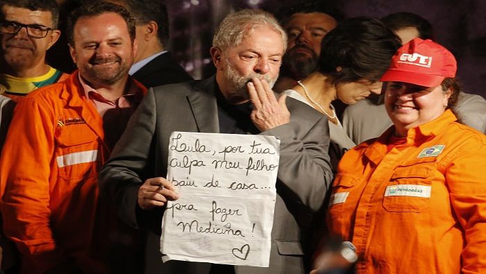 El juez Moro, quien sentenció a Lula a 12 años de cárcel, se suma al gabinete de ministros de la administración de Bolsonaro.