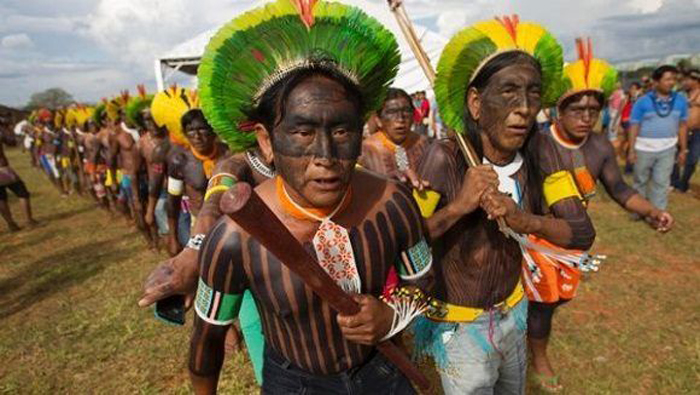 El ultraderechista Jair Bolsonaro señaló que los pueblos indígenas se encuentran dentro de una reserva como si fueran un animal en el zoológico