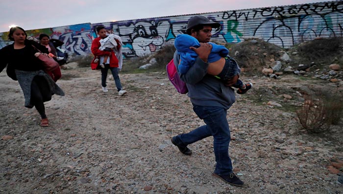 La política migratoria de Trump ha llevado a la detención de mas de 130.000 migrantes en la frontera, incluidos menores de edad.