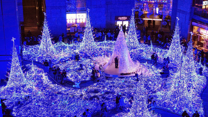 Los japoneses crean fantásticos espectáculos de luces y sonido para despedir el año.