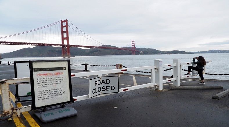 No se sabe por cuánto tiempo puede extenderse el cierre gubernamental, pero mientras tanto lugares como el Fort Point National Historic Site, un sitio turístico popular al sur de la Golden Gate Bride, permanecen cerrados.