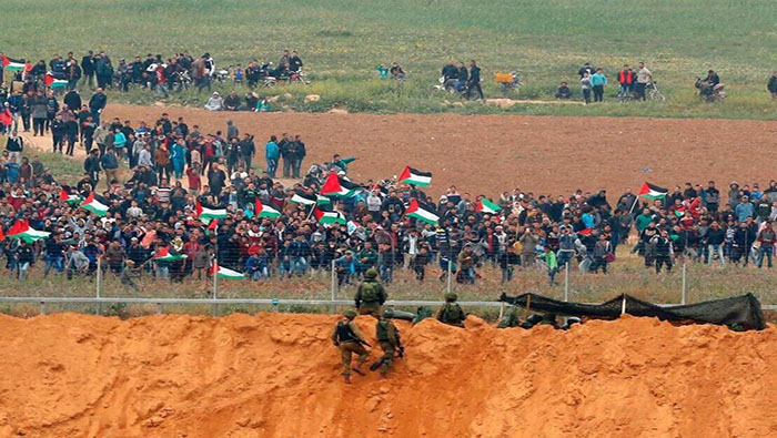 Más de 8.000 palestinos acudieron este viernes a la manifestación semanal de la Gran Marcha del Retorno.