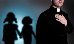 Grandes escándalos de abusos sexuales se han dado en todo el mundo en torno a la Iglesia Católica, generalmente contra niños y adolescentes, comprometiendo fuertemente su credibilidad. 