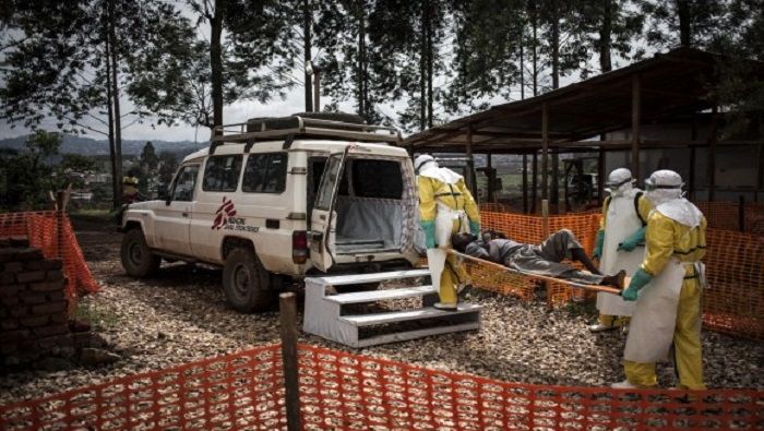 Terroristas quemaron dos centros de salud donde se trataban pacientes con ébola en la República Democrática del Congo.