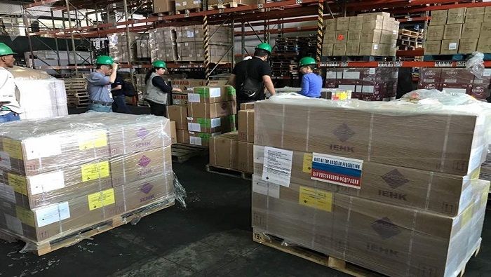 Rusia envió 300 toneladas de ayuda humanitaria que entraron el 20 de febrero por el aeropuerto Maiquetia. El 21 de febrero, Rusia envió otra partida de 7,5 toneladas de medicamentos para la población venezolana.