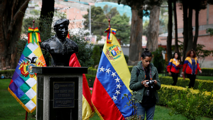 Presidentes rinden tributo al Comandante Hugo Chávez, a seis años de su desaparición física. En la gráfica el busto al Comandante Chávez instalado en la Paz, Bolivia.